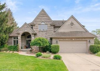 1391 Amberwood Drive Wixom, MI 48393