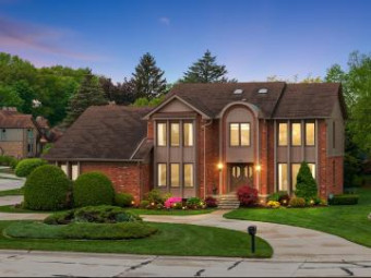 3228 Twin Pond Bloomfield Hills, MI 48304