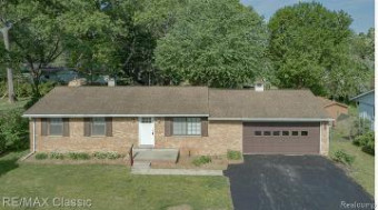 2335 Roselawn Street Wolverine Lake, MI 48390