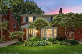 1755 Newcastle Road Grosse Pointe Woods, MI 48236