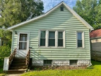 319 3rd Street Manistee, MI 49660