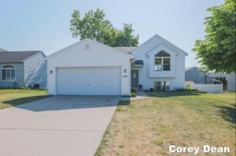 350 Tall Grass Drive Cedar Springs, MI 49319