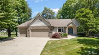 6640 Holly Drive West Olive, MI 49460