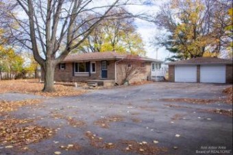 6971 N Maple Saline, MI 48176