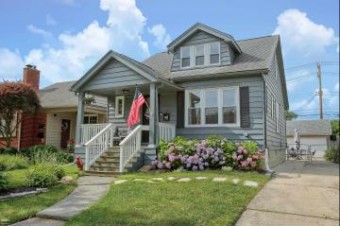 1515 Anita Grosse Pointe Woods, MI 48236