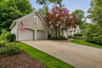 3882 Dune View Court Holland, MI 49424