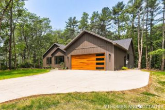 15435 Leonard Road Spring Lake, MI 49456