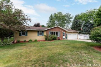 4776 Crestwood Avenue Holland, MI 49423