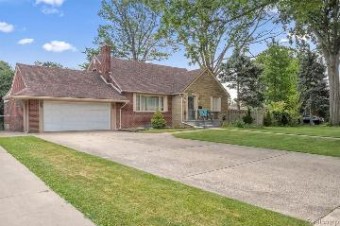 6848 Robindale Avenue Dearborn Heights, MI 48127