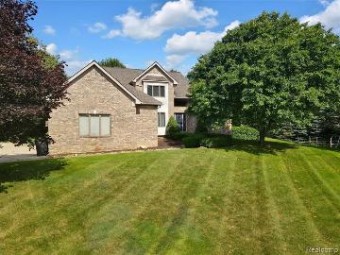 4685 Indianwood Ct Clarkston, MI 48348