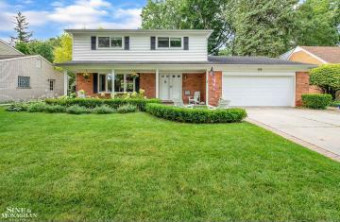 489 Saddle Grosse Pointe Woods, MI 48236