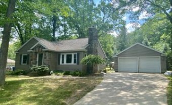 6121 W Higgins Lake Drive Roscommon, MI 48653