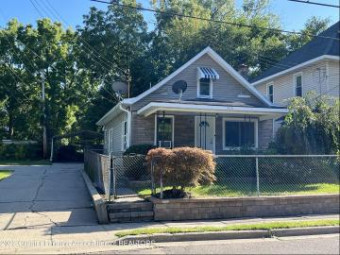 908 Baker Street Lansing, MI 48910