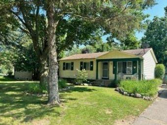 346 Oakwood Perry, MI 48872