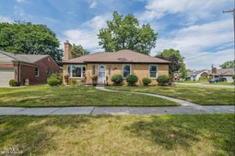 19751 E Kings Grosse Pointe Woods, MI 48236