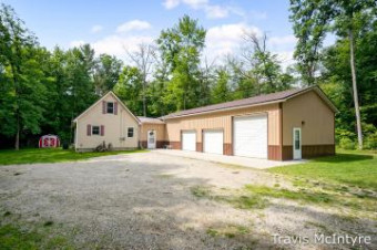 4568 S Croton-Hardy Drive Newaygo, MI 49337