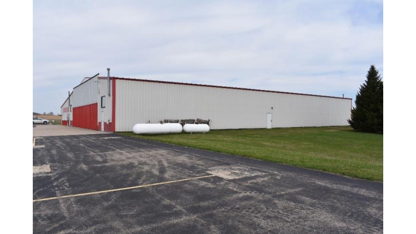 2509 Commercial Dr Waupaca, WI 54981 by Red Key Real Estate, Inc $749,000