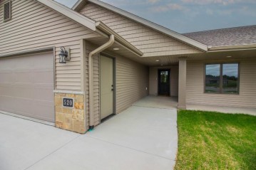 517 Raybern Ct, Random Lake, WI 53075