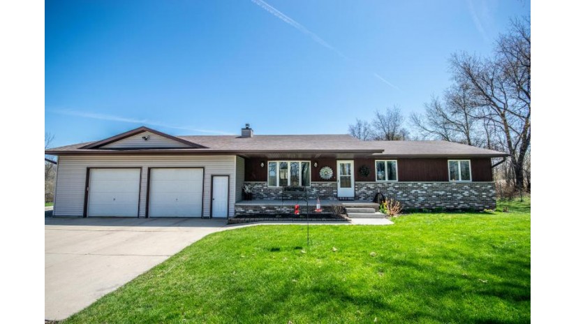 6265 Hilldale Dr Hartford, WI 53027 by Emmer Real Estate Group $1,199,000