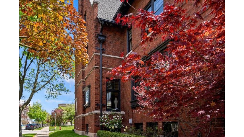 2405 E Wyoming Pl Milwaukee, WI 53202 by Mahler Sotheby's International Realty $1,795,000