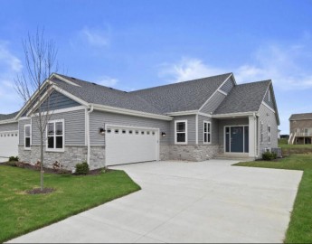 1576 Weston Ridge Rd, Oconomowoc, WI 53066-3409