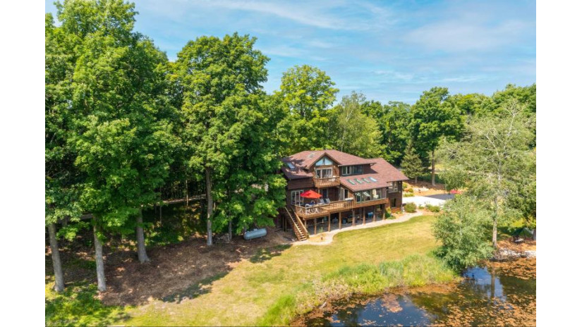 6215 Riesch Rd West Bend, WI 53095 by Stateline Dream Homes, Inc. $2,750,000