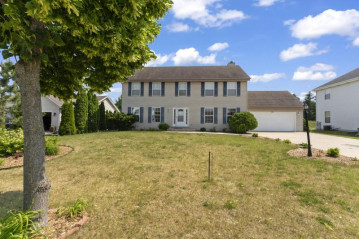 4037 W Whispering Ridge Pass, Franklin, WI 53132-8879