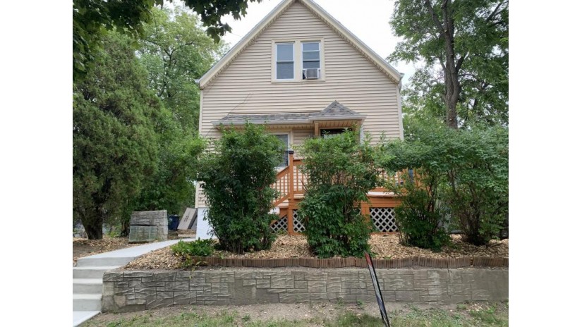 2010 N 31st St Milwaukee, WI 53208 by RE/MAX Plaza $134,800