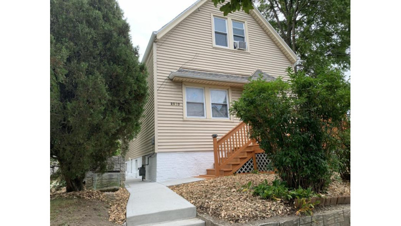 2010 N 31st St Milwaukee, WI 53208 by RE/MAX Plaza $134,800