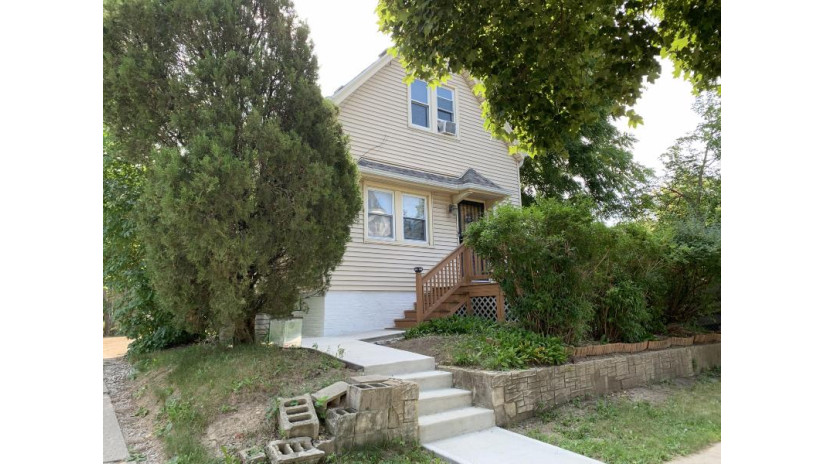 2010 N 31st St Milwaukee, WI 53208 by RE/MAX Plaza $134,800