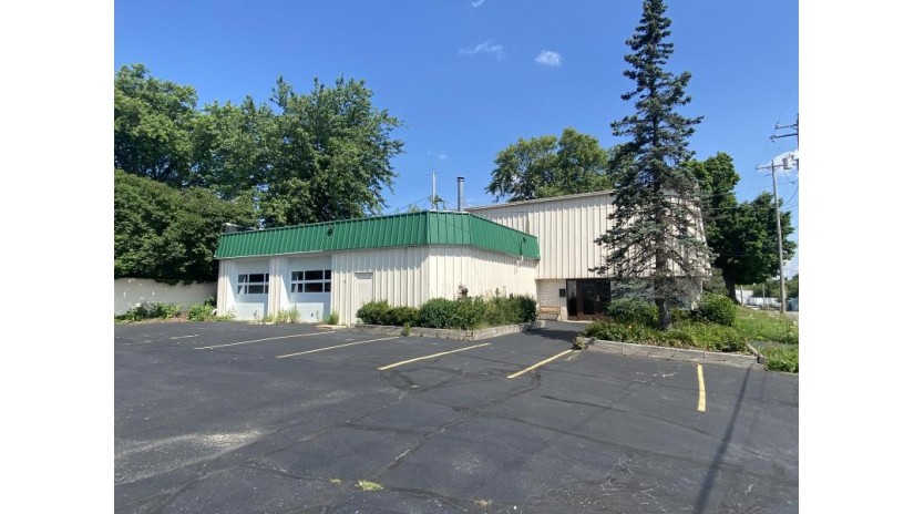 702 W Grand Ave Port Washington, WI 53074 by Berkshire Hathaway HomeServices Metro Realty $475,000