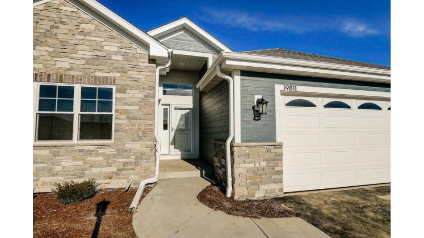 7837 W Stone Ridge Dr 72-1 Lannon, WI 53046 by Century 21 Affiliated - Delafield $564,900