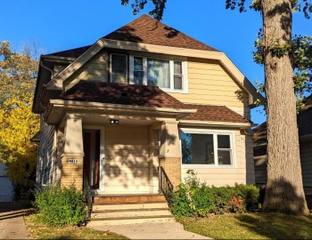 4618 W Leon Ter, Milwaukee, WI 53216-2433