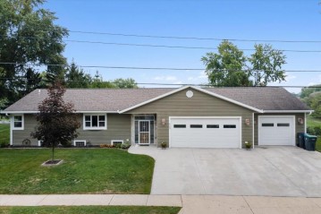 629 Valley St, Horicon, WI 53032-1605