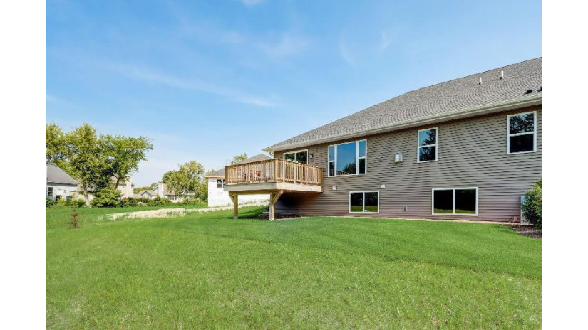 5216 Briarwood Cir Caledonia, WI 53402 by RE/MAX Newport - office@newportelite.com $404,900