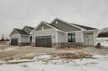 7915 W Stone Ridge Dr 68-1, Lannon, WI 53046