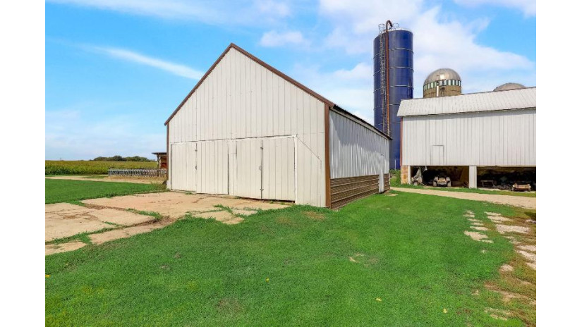 7535 County Highway M - Farmington, WI 53090 by Lannon Stone Realty LLC $850,000