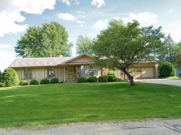 W5239 Lakewood Cir, Sugar Creek, WI 53121-3109