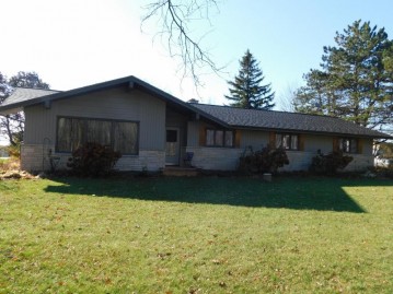 W3465 Jay Rd, Fredonia, WI 53021-9763