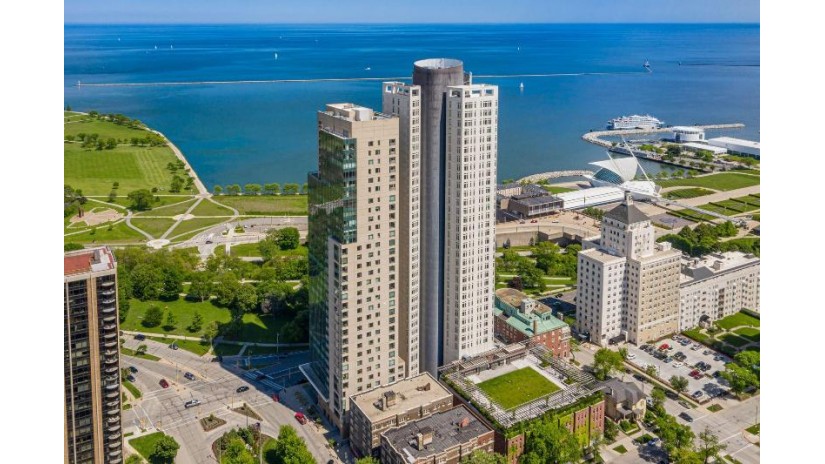 825 N Prospect Ave 1102 Milwaukee, WI 53202 by Mahler Sotheby's International Realty $1,868,000