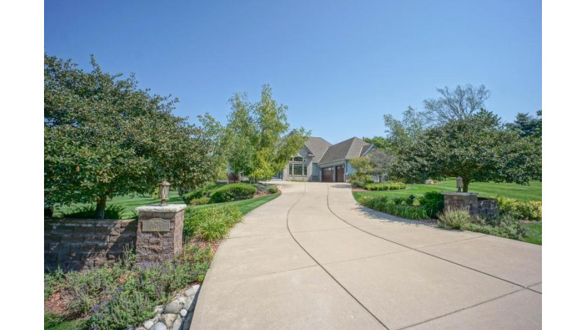 W252S5248 Sage Rd Waukesha, WI 53189 by Lake Country Flat Fee $879,900