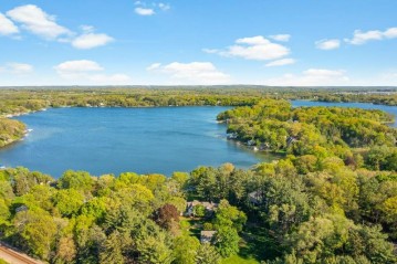 4886 N Hewitts Point Rd, Oconomowoc Lake, WI 53066