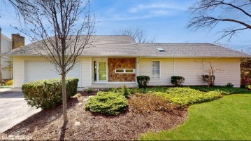 537 Wiswell Dr, Williams Bay, WI 53191