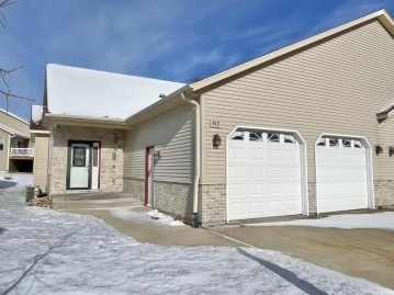 312 Creekside Ct, Watertown, WI 53098