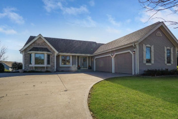 103 Red Fox Dr, Johnson Creek, WI 53038