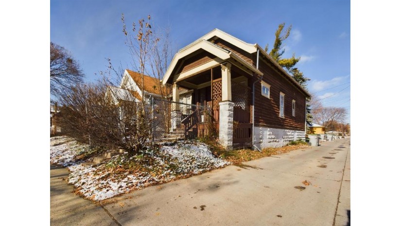 4418 W Meinecke Ave Milwaukee, WI 53210 by Found It $129,900