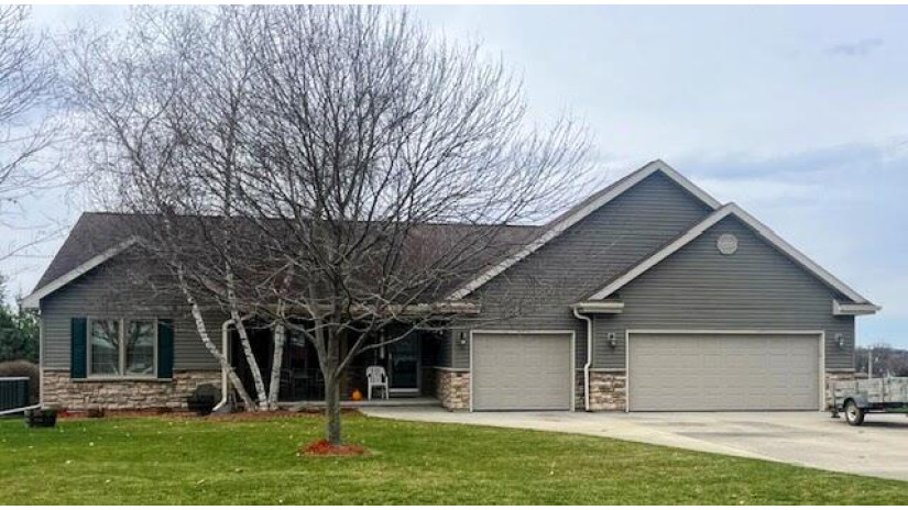 N437 Beverly Dr Emmet, WI 53098 by Century 21 Endeavor $549,900