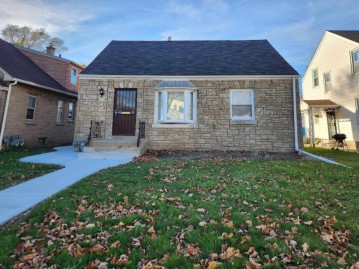 4847 N 25th St, Milwaukee, WI 53209-5632