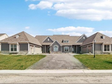 1535 Sandhill Blvd 15, Hartland, WI 53029