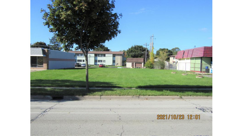 6839 N Teutonia Ave Milwaukee, WI 53209 by Dream House Realties $59,900